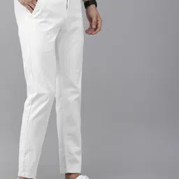 roadster Men Tapered White Pure Cotton Trousers image 3