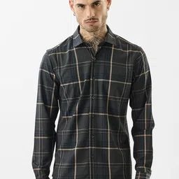 Snitch Men Slim Fit Checked Spread Collar Casual Shirt image 5