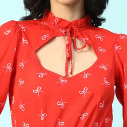 Oxolloxo Women Floral Print Keyhole Neck With Tie-Up String Smocking Detail Crop Top image 2