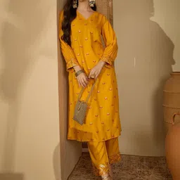 Sangria Women Mustard Pure Silk Kurta Sets-image-28