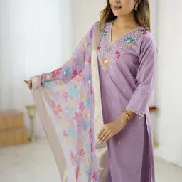 SWEETPEL Women Floral Printed V-Neck Beads and Stones Kurta with Trousers & With Dupatta image 3