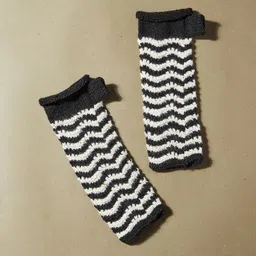 Fabindia Women Patterned Acrylic Fingerless Gloves-picture-35