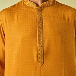 Diwas by Manyavar Men Printed Kurta image 5