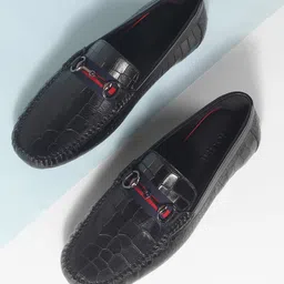 Mochi Men Textured Leather Slip-On Sneakers-picture-37