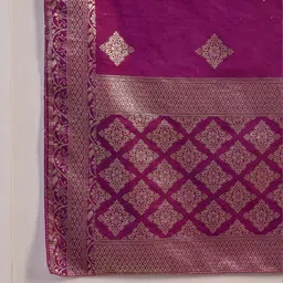 HERE&NOW Floral Embroidered Notch Neck Sequinned Straight Kurta With Trousers & Dupatta image 5