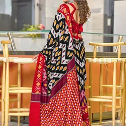 Moda Rapido Women Red Pure Cotton Designer Block Print Saree image 2