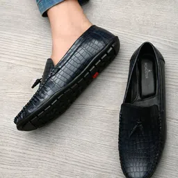 Roadster Men Blue Textured Loafers image 1