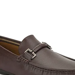 Hydes N Hues Men Textured Lightweight Horsebit Loafers image 3