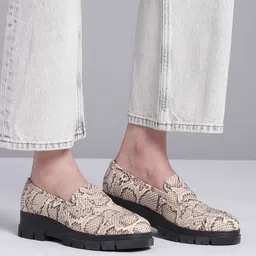 Roadster Women Beige & Coffee Brown Snakeskin Print Loafers-picture-27