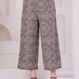 HIGHLIGHT FASHION EXPORT Floral Printed Regular Pure Cotton Kurta With Palazzos image 4