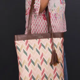 THE CLOWNFISH Women Printed Jute Laptop Bag image 5