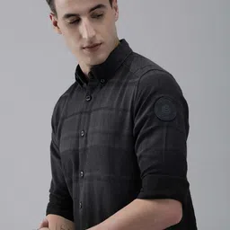 the bear house Men Slim Fit Checkered Button Down Collar Casual Shirt image 2