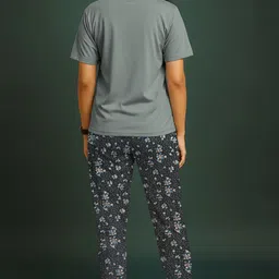 feel track Women Night Suit Set Multicolor Printed image 2