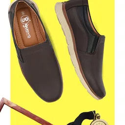 Guava Men Textured Contrast Sole Slip-On Sneakers-image-12