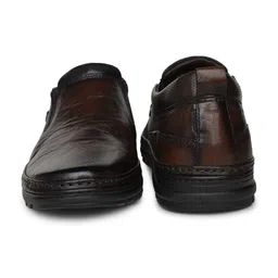Buckaroo Men Textured Leather Slip-On Sneakers image 5