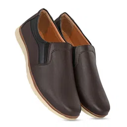 Guava Men Textured Contrast Sole Slip-On Sneakers image 5