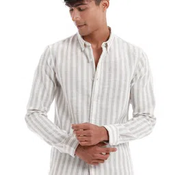 Banana Club Striped Printed Button-Down Collar Casual Shirt-picture-23
