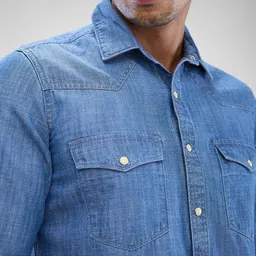 SPYKAR Men Solid Spread Collar Slim Fit Casual Shirt image 2