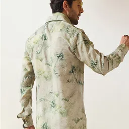 MR BUTTON Men Floral Printed Spread Collar Casual Shirt image 5