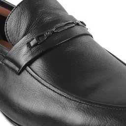 DAVINCHI Men Textured Round Toe Formal Loafers image 3