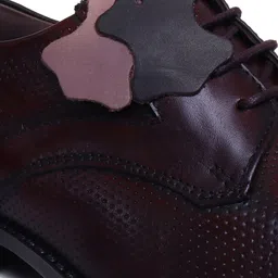 Zoom Shoes Men Textured Leather Formal Derbys image 3