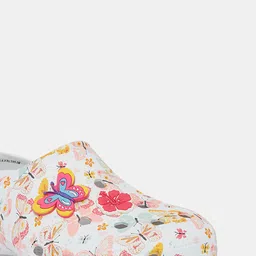 Pantaloons Junior Girls Self Design Clogs image 5