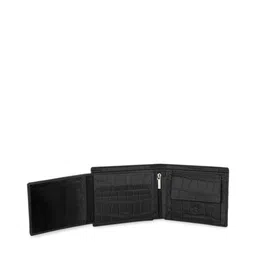 WildHorn Men Black Textured RFID Protected Leather Two Fold Wallet image 5