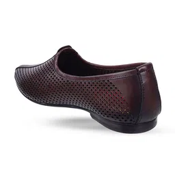 Metro Men Textured Leather Mojaris image 5