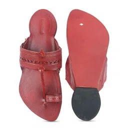 KORAKARI Men Textured Leather Kolhapuri Flat Sandals image 5