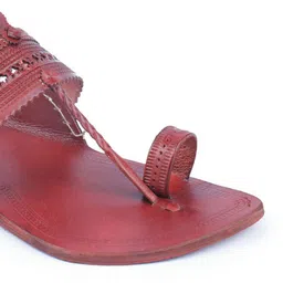 KORAKARI Men Textured Leather Kolhapuri Flat Sandals image 3