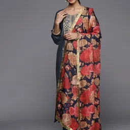 Varanga Women Grey Ethnic Motifs Yoke Design Mirror Work Kurta with Trousers & With Dupatta image 5