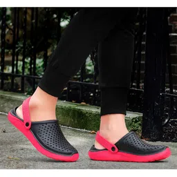 BERSACHE Men Slip-On Colourblocked Clogs image 1