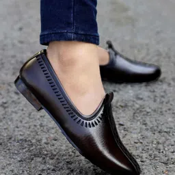 aadi Lightweight,Comfort,Summer,Trendy,Walking,Outdoor,Stylish,Training,Daily Use Mojaris For Men image 2