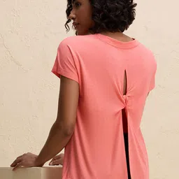 Nykd By Nykaa Super Stylish Back Knot T-Shirt image 4