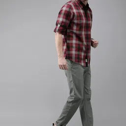 roadster Men Regular Fit Grey Cotton Blend Trousers image 5