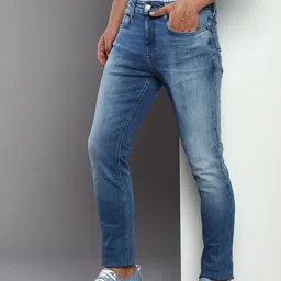 Tommy Hilfiger Men Tapered Fit Clean Look Light Fade Mid Rise Cotton Jeans image 4