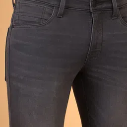 Wrangler Men Skanders Slim Fit Heavy Fade Whiskers & Chevrons Stretchable Jeans image 5