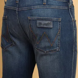 Wrangler Men Mid-Rise Light Fade Bootcut Stretchable Jeans image 3