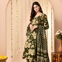 kaaheera Floral Print Kurta, Trouser/Pant & Dupatta Set image 3