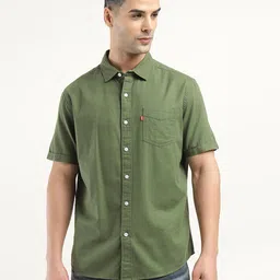 levi's Men Slim Fit Solid Spread Collar Casual Shirt image 2