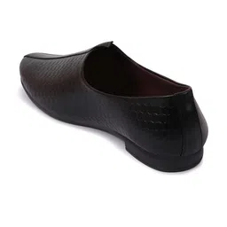 FAUSTO Men Textured Ethnic Lightweight Mojaris image 3