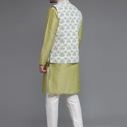 Utsav Fashion Men Ethnic Motifs Regular Kurta with Churidar image 4