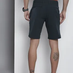 Tommy Hilfiger Men Self Design IM HARLEM TECH SEERSUCKER Regular Shorts image 3