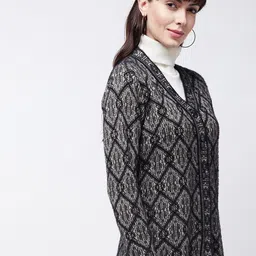 Modeve Women Black & White Printed Acrylic Cardigan image 3