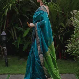 revika Woven Design Zari Pure Silk Kanjeevaram Saree image 2