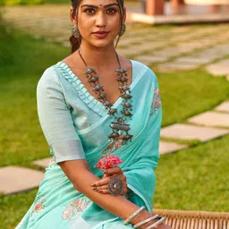 Ishin Floral Embroidered Zari Saree image 3