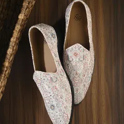 House of Pataudi Men Embroidered Casual Mojaris-image-37
