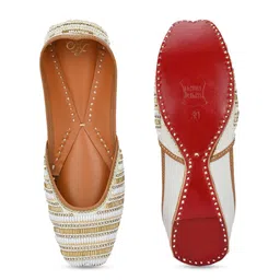 House of Pataudi Embellished Ethnic Mojaris image 5