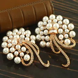 Jewar Mandi Gold-Plated Contemporary Studs Earrings image 1