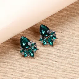 DressBerry Gold-Plated Contemporary Studs Earrings image 5